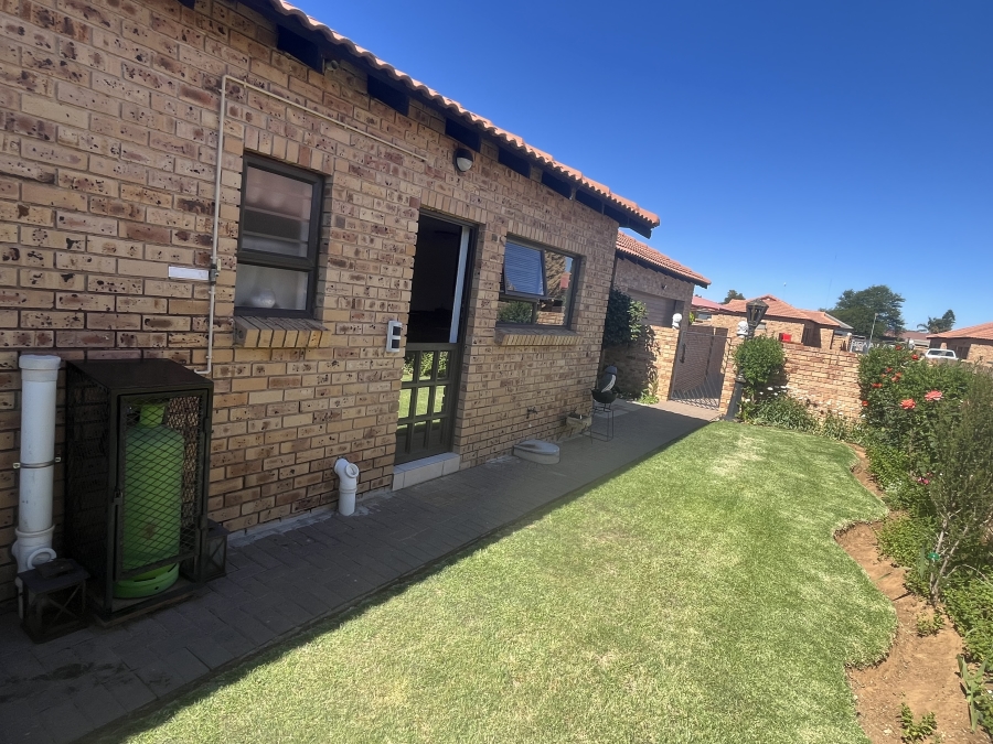 2 Bedroom Property for Sale in Naudeville Free State